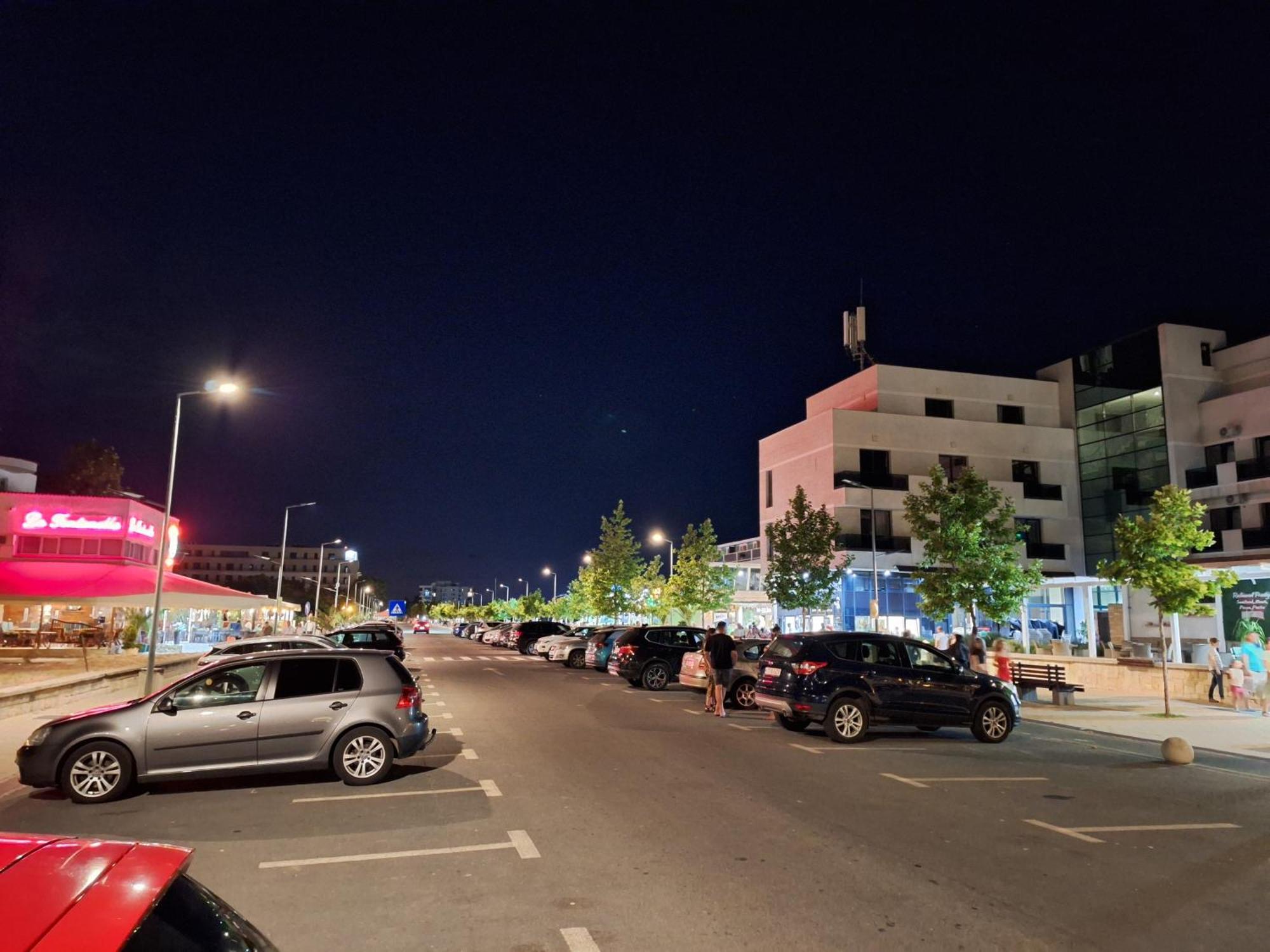 Elysse Sunrise Apartment Mamaia Exterior photo