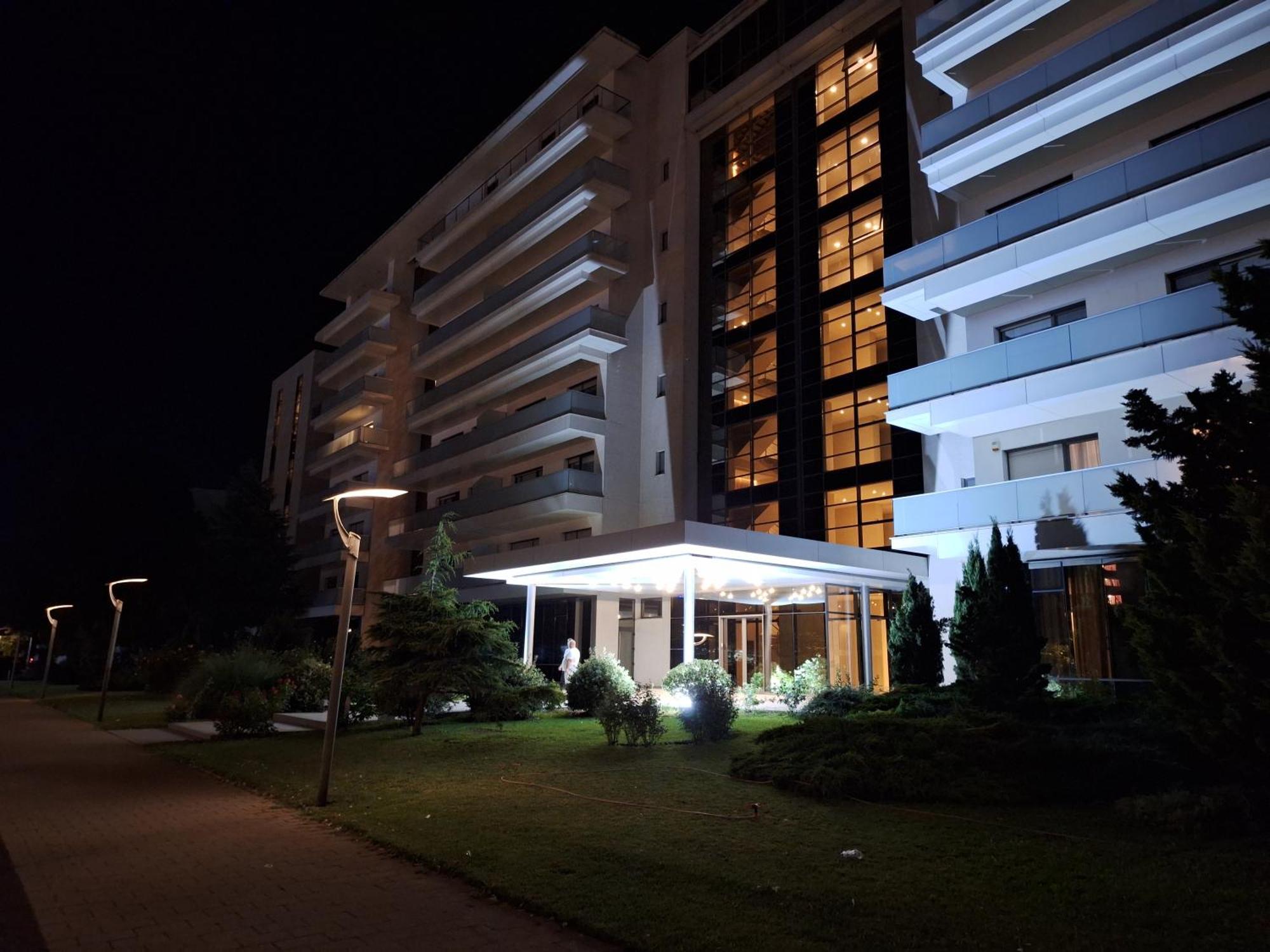 Elysse Sunrise Apartment Mamaia Exterior photo