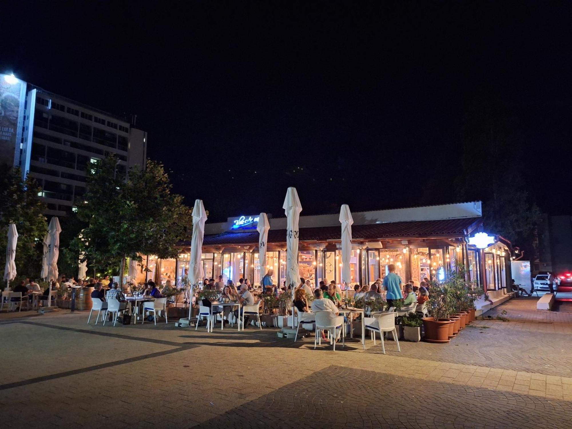 Elysse Sunrise Apartment Mamaia Exterior photo
