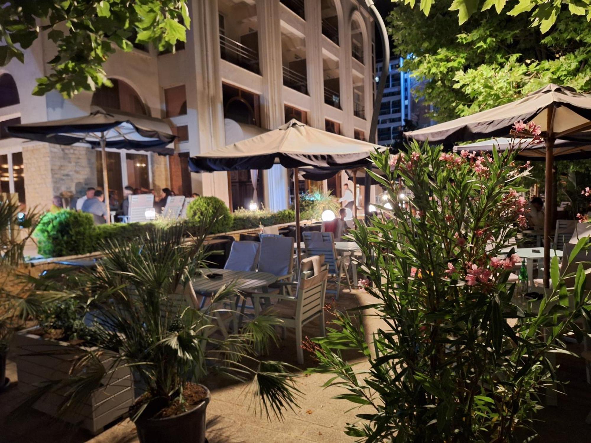 Elysse Sunrise Apartment Mamaia Exterior photo