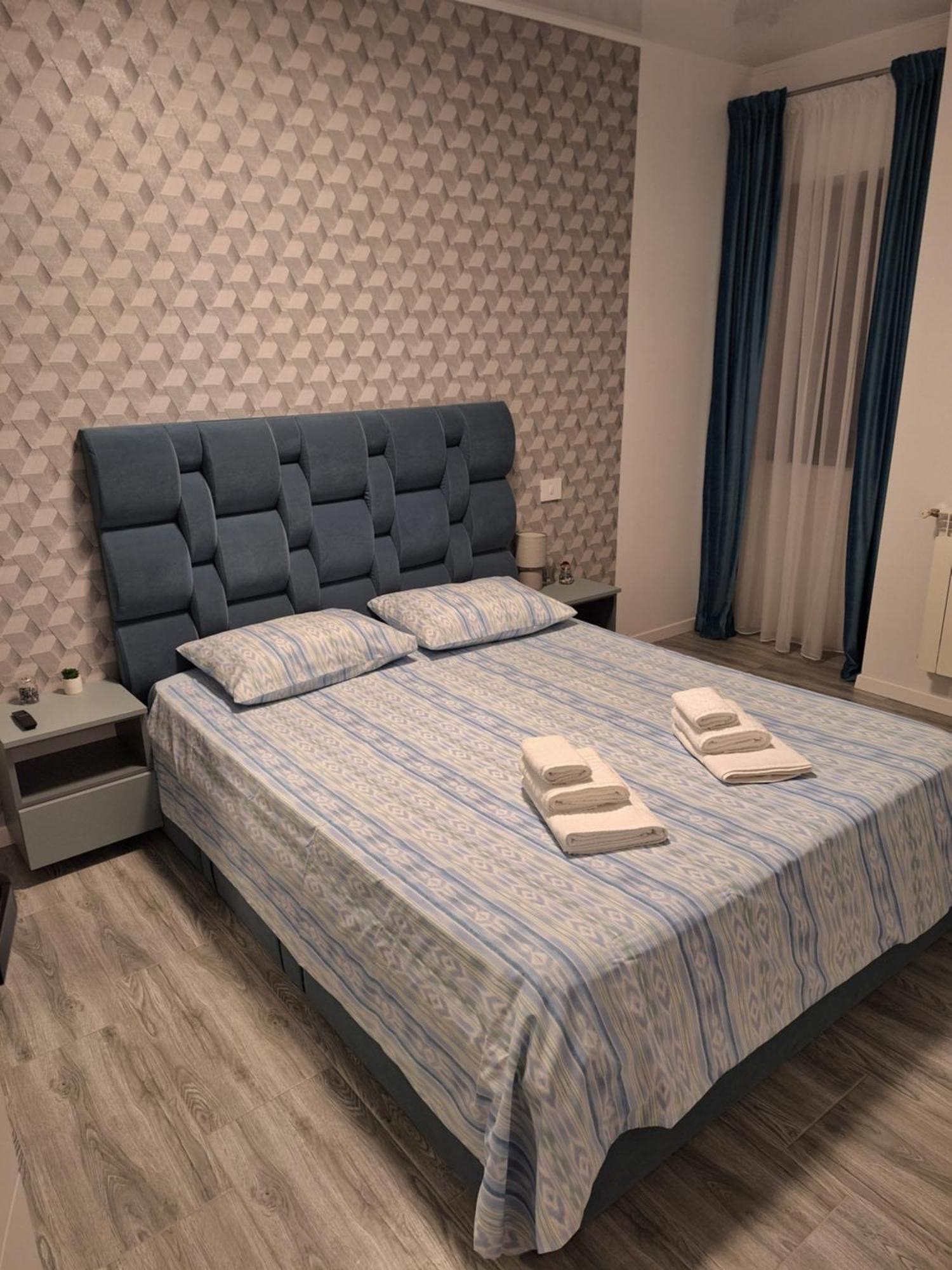 Elysse Sunrise Apartment Mamaia Exterior photo